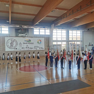 Na baczność, czy na spocznij?