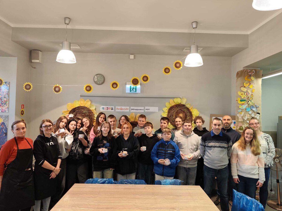 „Kolorowe świeczki” – twórcza przygoda klas 5a i 7a